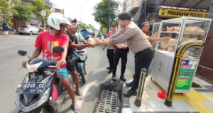Jum’at Berkah, Polres Bojonegoro Sediakan Etalase Nasi Gratis