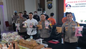 Polrestabes Surabaya Berhasil Amankan Sindikat Sabu Jawa Sumatera Sita 40,8 kg Sabu