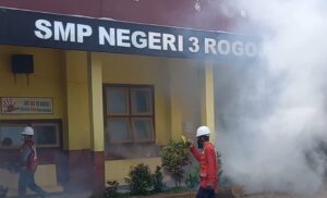 Atasi Ancaman Demam Berdarah Dengue, SMP Negeri 3 Rogojampi Gercep Laksanakan Fogging