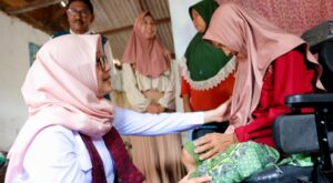 Ngantor di Desa Banyuanyar, Bupati Banyuwangi, Ipuk Fiestiandani Optimalkan Potensi Pertanian dan Cek Layanan Kesehatan