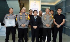LEMKAPI Beri Anugerah Presisi Award pada Kapolresta Banyuwangi, Tokoh Agama Beri Apresiasi