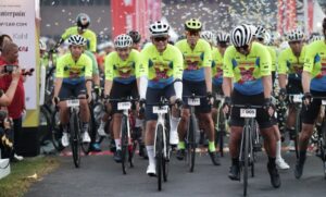 Kapolda Jatim Bersama Ribuan Pesepeda dari 17 Negara Ikuti Bromo KOM X 2024