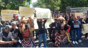 Wartawan Banyuwangi Gelar Demo Tolak Revisi RUU Penyiaran, yang Ancam Kebebasan Pers