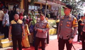 Polda Jatim Gelar Baksos dan Bakkes Laksanakan Program “Polisi Baik” di Lamongan