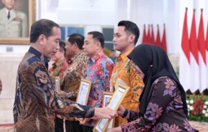 Banyuwangi Raih Penghargaan SPBE Terbaik yang Diserahkan Langsung oleh Presiden Jokowi