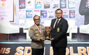 Irjen Dedi Raih Rekor MURI Perwira Tinggi Polri Penulis Buku Terbanyak