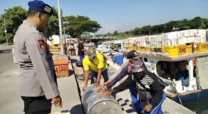 Kegiatan Patroli dan Sambang Satpolairud Polresta Banyuwangi Ke Pelabuhan rakyat 