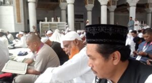 Jamaah Haji Banyuwangi Antusias Jalani Ibadah Jumat Pertama di Makkah