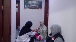 Pos Kesehatan Kloter Berikan Pelayanan di Lorong Hotel untuk Jamaah Haji Banyuwangi