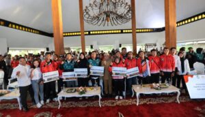 Bupati Ipuk Berikan Bonus dan Beasiswa untuk Atlet Berprestasi di Banyuwangi