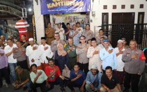 Polres Tanjungperak Gelar Cangkrukan Kamtibmas, Ajak Warga Jaga Kondusifitas Jelang Pilkada 2024