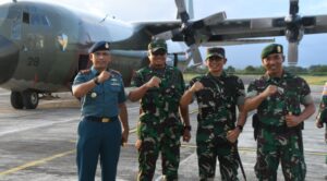 Dandim 0825/Banyuwangi Sambut Kedatangan Wadankodiklat TNI, di Bandara Banyuwangi