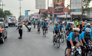 Polresta Sidoarjo Amankan Jalur Tour de Panderman 2024, Warga Antusias Suport Para Pembalap