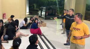 Polres Sumenep Amankan Puluhan Dos Berisi Miras Dari Dua Cafe, 34 Pengunjung Ditest Urine