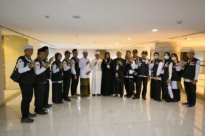 Menpan-RB Abdullah Azwar Anas dan Bupati Banyuwangi, Kunjungi Pos Kesehatan Satelit di Bilal Hotel Misfalah