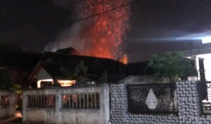 Rumah Terbakar di Desa Kradenan Banyuwangi: Api Dipadamkan dalam 1 Jam, Kerugian Capai Rp 150 Juta
