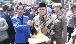 Polisi Kawal Aksi Damai PMII Situbondo Unras, Tolak Wacana Bangun Wisata Karaoke Belangsung Tertib