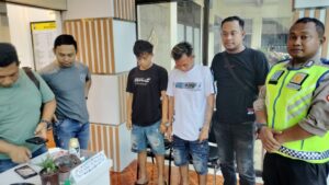Anggota Satlantas Polres Jember Amankan Dua Pelanggar Yang Ternyata Kurir Sabu