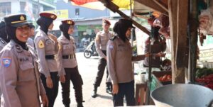 Polwan Polres Mojokerto Kota, Blusukan ke Pasar Beri Himbauan Kamtibmas