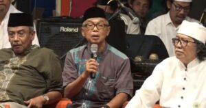 Cerita Persahabatan Busro Muqoddas dengan Cak Nun yang Menginspirasi