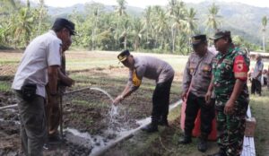 Hari Bhayangkara ke – 78, Polres Pacitan Beri Kado Sumur Dalam Untuk Warga 