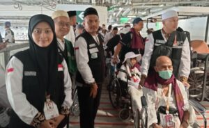 Jamaah Haji Lansia Kabupaten Banyuwangi Sebelum Berangkat ke Madinah, Lakukan Thawaf Wada dengan Golf Cart