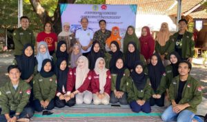 Aksi Mahasiswa PPKN UNIBA dalam Gerakan Hidup Sehat Bebas Sampah di Pantai Syariah