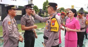 Tepat Hari Bhayangkara ke-78, Anggota Polresta Banyuwangi menerima Kenaikan Pangkat