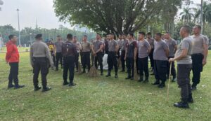 Polri Lakukan Bersih-bersih Usai Pesta Rakyat di Monas
