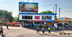 Polisi Siaga di Perbatasan Kediri-Kertosono pada Suran Agung