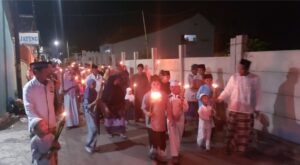 Pawai Obor Semarakkan Peringatan 1 Muharram 1446H di Lingkungan Pakis Banyuwangi