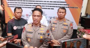 Buka Turnamen Bulutangkis Antar Media, Waka Polda Jatim dan Insan Pers Gelar Deklarasi Pilkada Damai