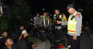 Polres Ponorogo Bersama TNI Gelar Patroli Skala Besar, Pengesahan Warga PSHT Ranting Jetis Berjalan Kondusif