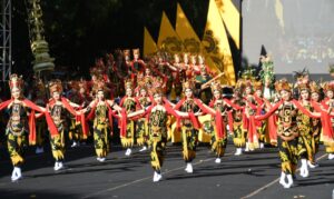 Spektakuler.!! Parade Fashion Kontemporer “Banyuwangi Ethno Carnival 2024” Pukau Ribuan Mata