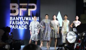 Busana Ecoprint dan Tren Fashion Muslim Memukau di “Banyuwangi Fashion Parade 2024”