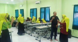 Pelajar MTs Negeri 1 Banyuwangi Antusias Lakukan Praktek Liputan, Saat Mendapat Pendalaman Jurnalistik oleh KJJT