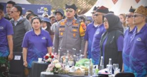 Kapolresta Banyuwangi dampingi PJ Gubernur Jatim dan Forkopimda Banyuwangi Sambut di Garis Finish Etape ke 4 Tour De Banyuwangi Ijen (TDBI) 2024 Di Paltuding