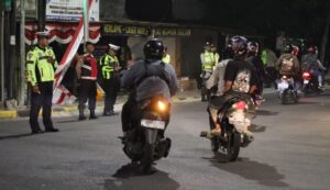 Polres Madiun Kota Gelar Penyekatan Jalur Perbatasan pada Pengesahan Warga Baru Pandan Alas