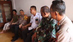 Kapolres Probolinggo Kota Kunjungi Korban Laka Perlintasan Kereta Api, Beri Dukungan dan Doa