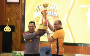 Penghargaan Kapolri untuk Jakarta Bhayangkara Presisi dan Popsivo Polwan atas prestasi di Proliga 2024