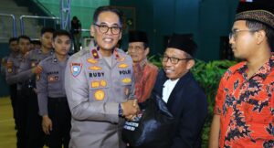 Bagikan Ribuan Paket Sembako, Ops NCS Polri Bawa Pesan Pilkada Damai di Jawa Timur