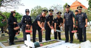 Peringati Hari Pengayoman ke-79, Lapas Banyuwangi Gelar Ziarah dan Tabur Bunga di Taman Makam Pahlawan