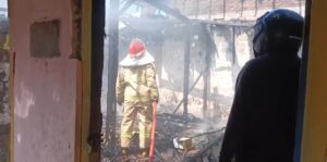 Kebakaran Hanguskan Rumah Kontrakan di Banyuwangi, Diduga Akibat Korsleting Listrik