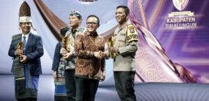 Tingkatkan Inovasi Digital Layanan Publik, Polresta Sidoarjo Raih Penghargaan Pemimpin Daerah Awards 2024