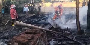 Kebakaran Hebat di Desa Kedungwungu, Enam Ekor Kambing Mati Terpanggang