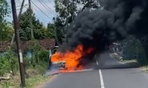 Kebakaran Mobil di Purwodadi, Kerugian Ditaksir Mencapai Rp80 Juta