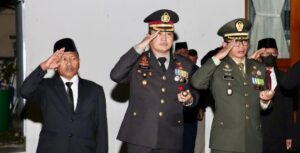 Khidmatnya Upacara Kehormatan dan Renungan Suci Malam Kemerdekaan Yang digelar Kapolresta Banyuwangi bersama Forkopimda