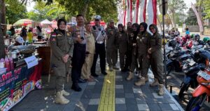 Personil Pengamanan diterjunkan Dalam Karnaval Merdeka 2024 di Banyuwangi Berlangsung Meriah dan Aman