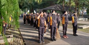 Kepedulian Polwan Polresta Banyuwangi gelar Kerja Bhakti Di TMP