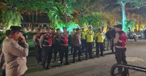 Polresta Banyuwangi terjunkan Personil Pengamanan Untuk Amankan Parade Lampion 2024